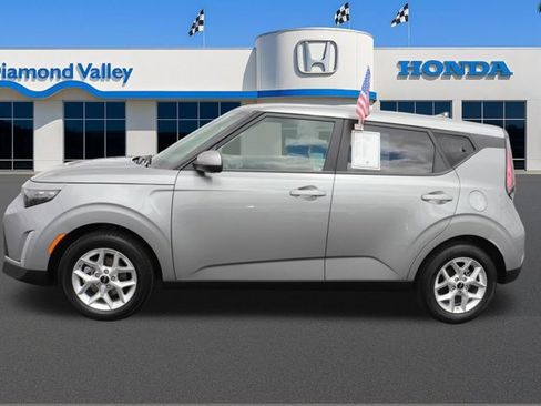 Used 2025 Kia Soul LX w/ LX Technology Package FWD image 8