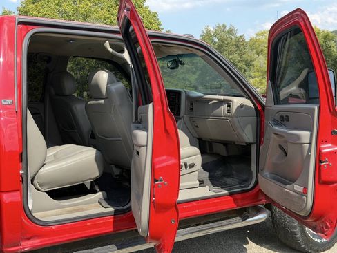 Used 2005 Chevrolet Silverado 2500 LT w/ Heavy-Duty Power Package AWD/4WD image 20