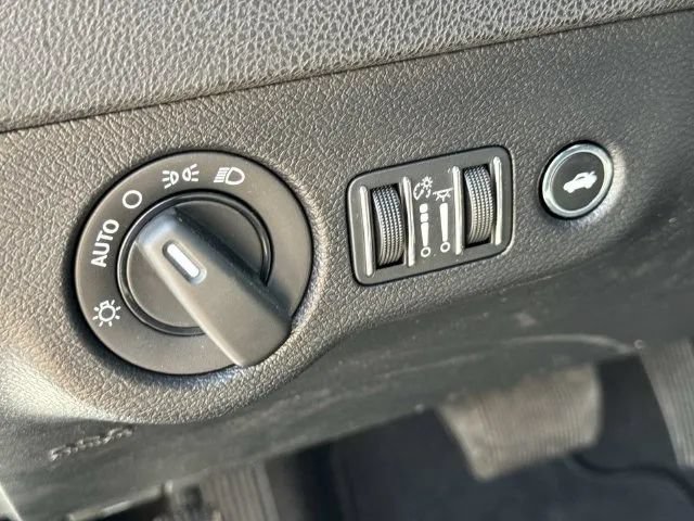 Used 2022 Dodge Charger SXT RWD image 32