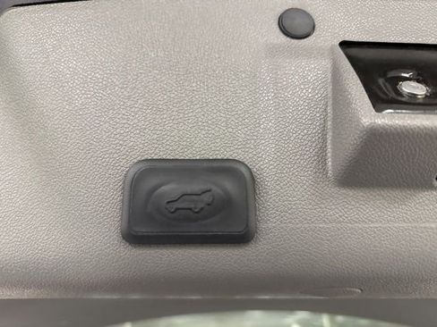 Used 2017 GMC Acadia Limited SLT image 17