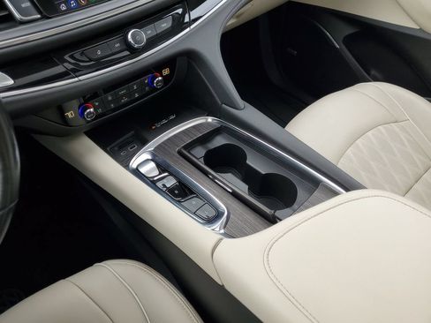 Used 2022 Buick Enclave Avenir w/ Avenir Technology Package AWD/4WD image 19