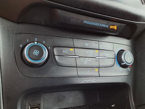 Used 2017 Ford Focus SE image 11