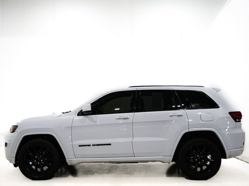 Used 2020 Jeep Grand Cherokee Altitude image 6
