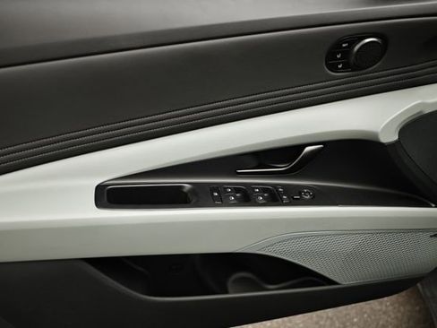 New 2025 Hyundai Elantra Limited image 8