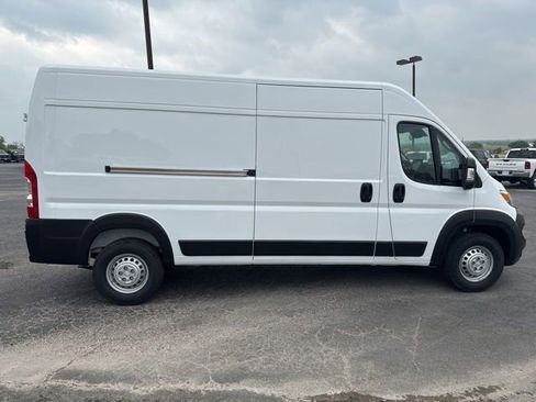 New 2026 RAM ProMaster 2500 w/ Premium Convenience Group FWD image 6