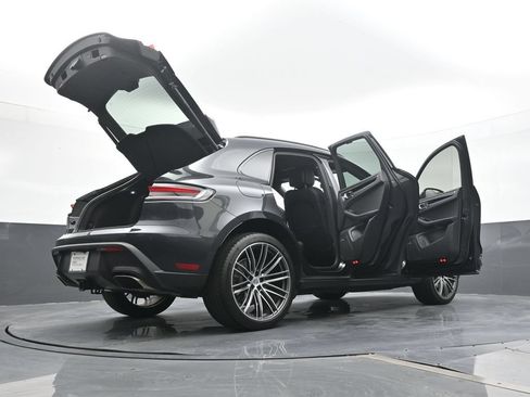 Certified 2025 Porsche Macan AWD/4WD image 25