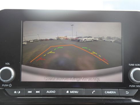 Used 2025 Nissan Pathfinder SV image 15