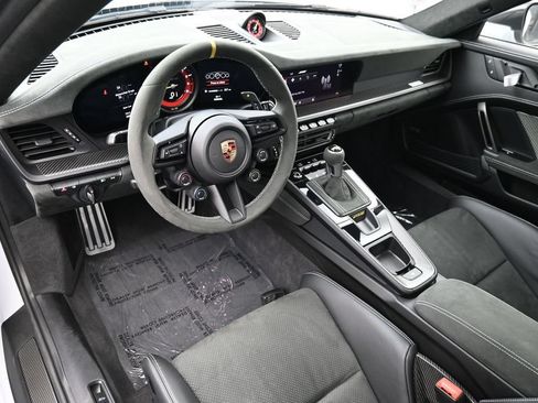 Certified 2025 Porsche 911 GT3 RS RWD image 4