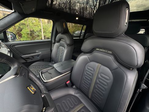 Used 2024 Rivian R1S Launch Edition image 11