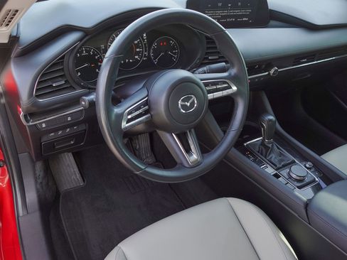 Used 2021 MAZDA MAZDA3 s image 9