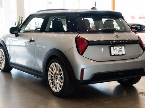 Used 2025 MINI Cooper S FWD image 6