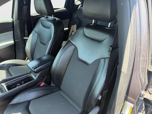 Certified 2024 Jeep Compass Latitude AWD/4WD image 23