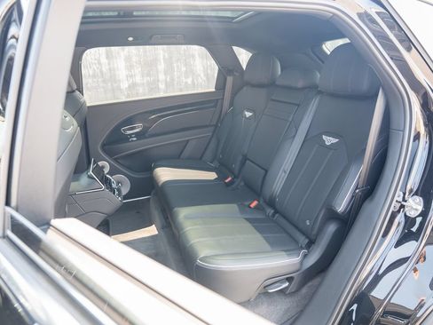 Used 2024 Bentley Bentayga Extended Wheelbase AWD/4WD image 35