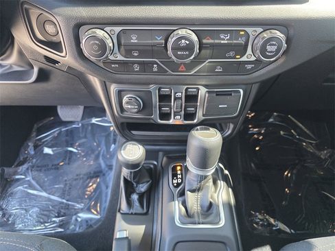 Used 2025 Jeep Gladiator Sport image 23