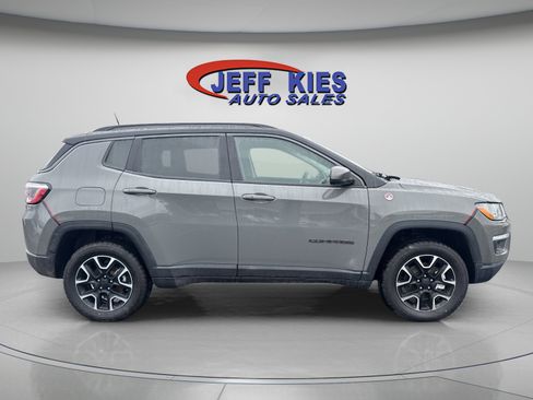 Used 2020 Jeep Compass Trailhawk image 4