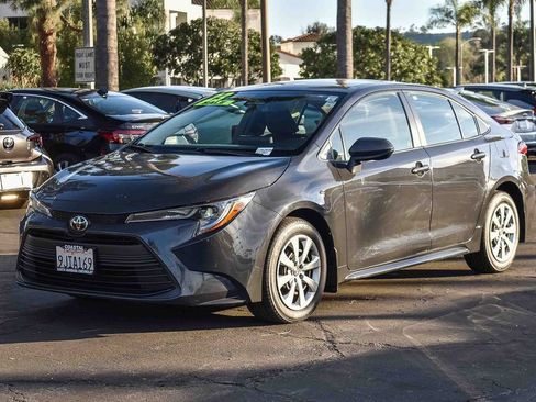 Used 2023 Toyota Corolla LE image 3
