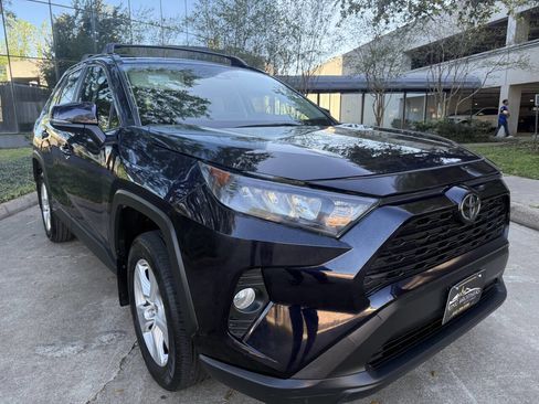 Used 2021 Toyota RAV4 XLE image 11