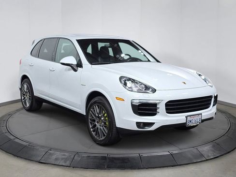 Used 2017 Porsche Cayenne S Platinum AWD/4WD image 8