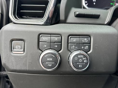 Used 2024 GMC Sierra 2500 AT4 w/ Technology Package AWD/4WD image 20