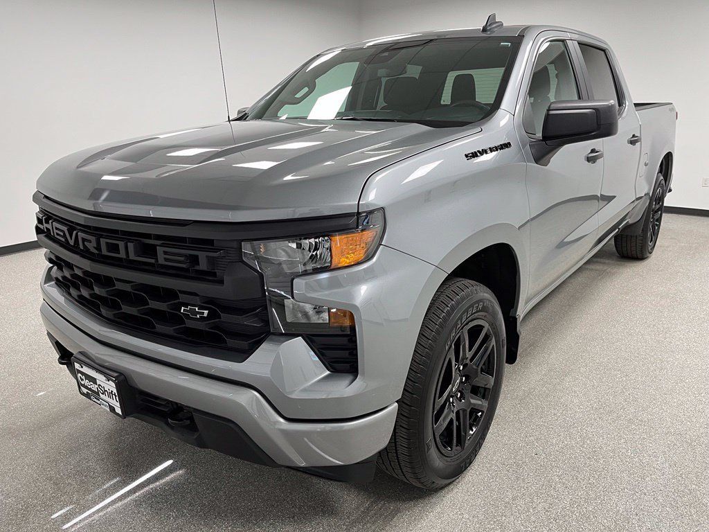 Used 2024 Chevrolet Silverado 1500 Custom w/ Dark Appearance Package AWD/4WD image 4
