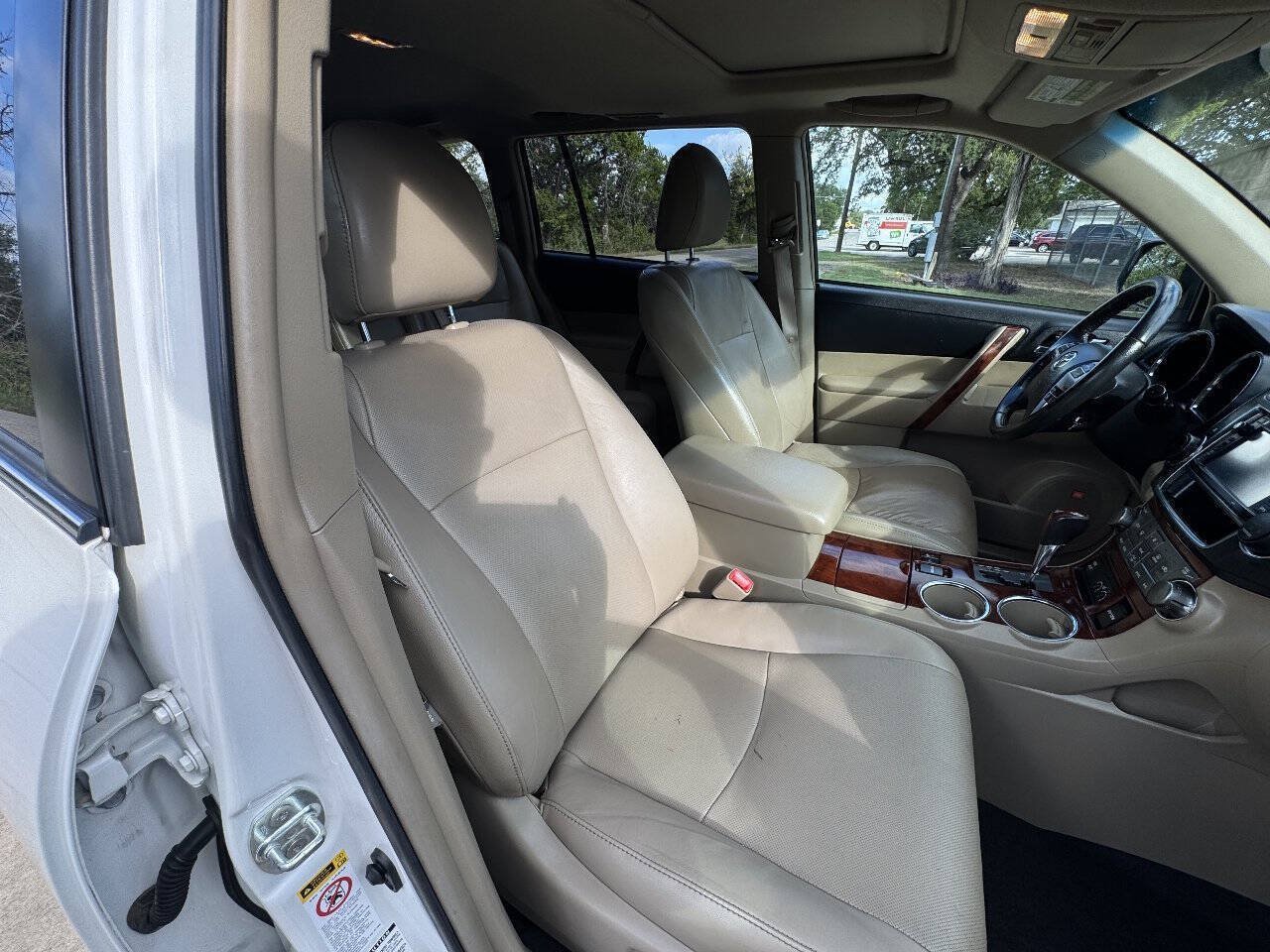 Used 2013 Toyota Highlander Limited AWD/4WD image 25