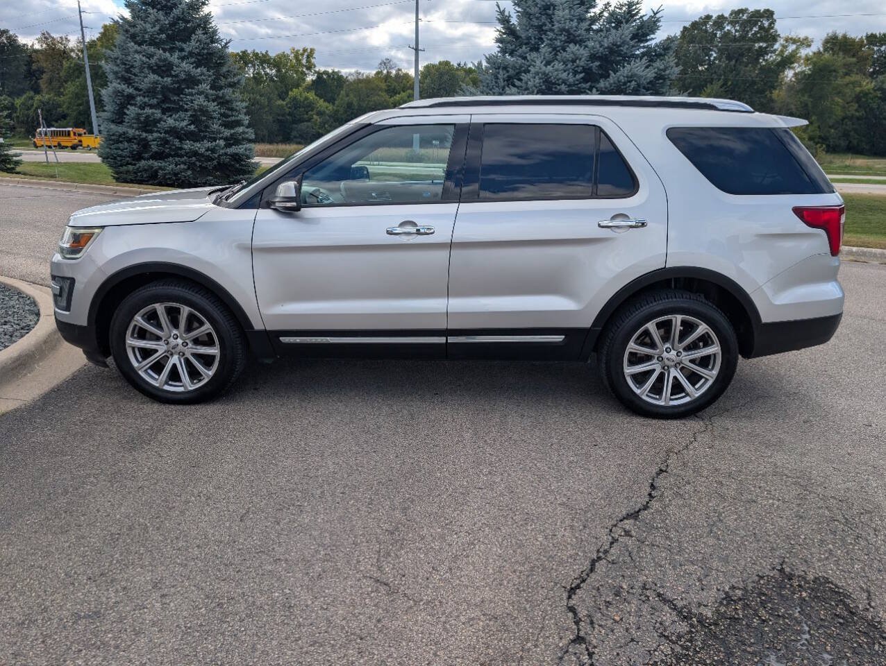 Used 2016 Ford Explorer Limited AWD/4WD image 6