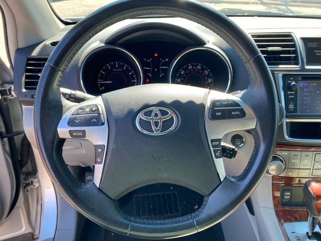 Used 2013 Toyota Highlander Limited AWD/4WD image 8