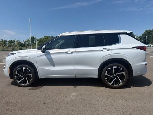 Used 2024 Mitsubishi Outlander SEL Black Edition AWD/4WD image 16