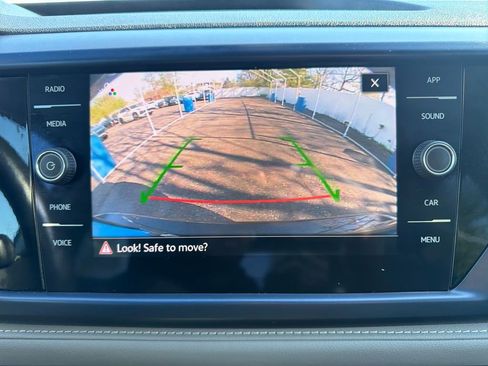 Used 2024 Volkswagen Taos SE image 21