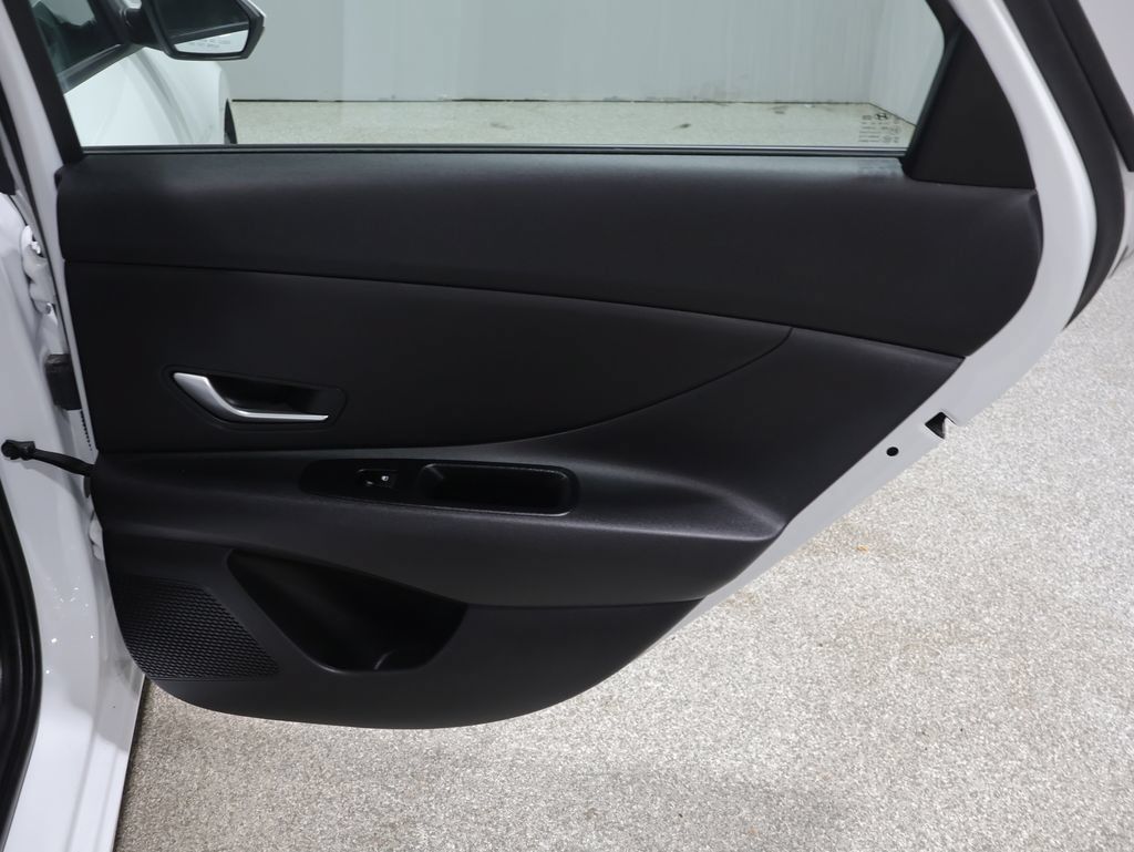 Used 2026 Hyundai Elantra Hybrid FWD image 21