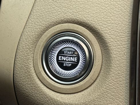 Used 2019 Mercedes-Benz C 300 4MATIC Sedan image 20