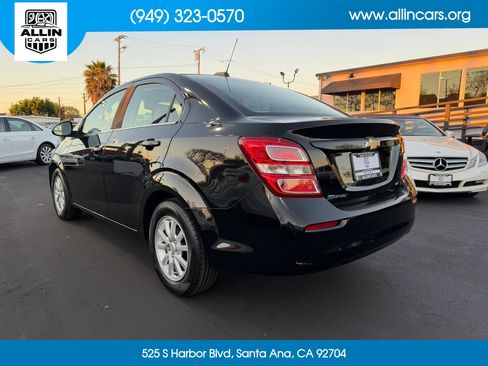 Used 2018 Chevrolet Sonic LT image 4