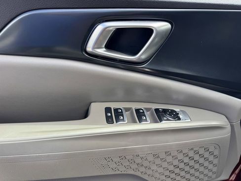 Used 2025 Kia Carnival FWD image 18