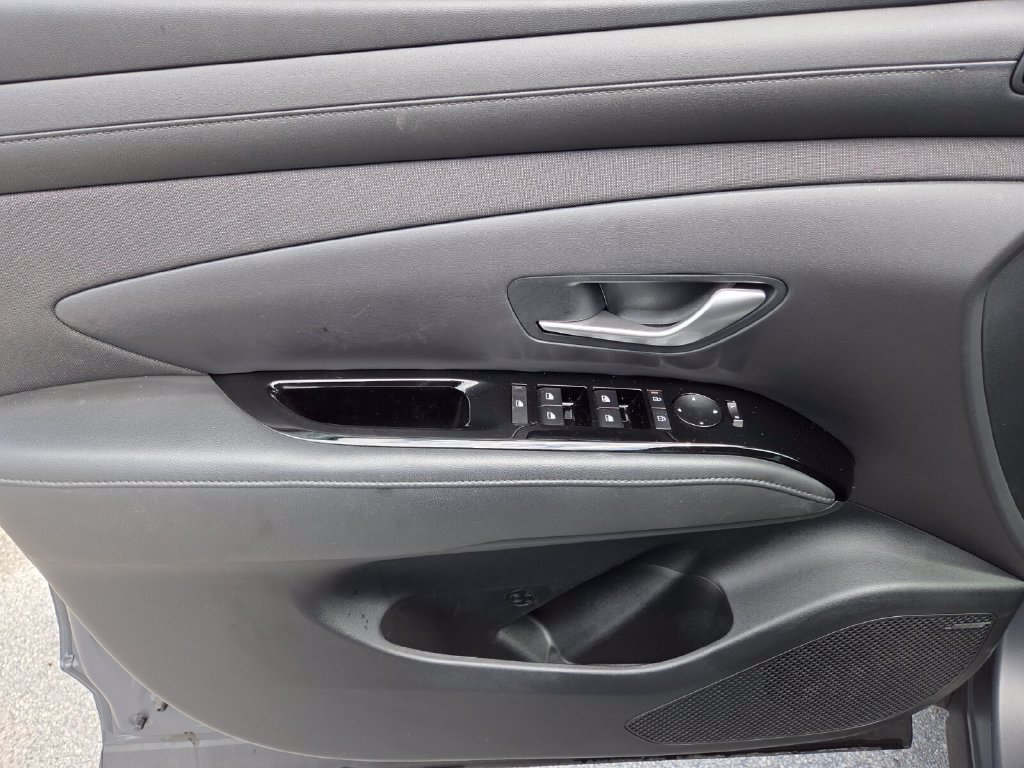 Used 2025 Hyundai Tucson Limited FWD image 30
