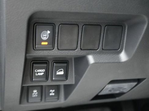 Used 2025 Nissan Frontier PRO-4X image 18