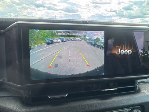 Used 2024 Jeep Wrangler Unlimited AWD/4WD image 16