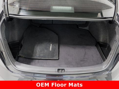 Used 2025 Toyota Corolla LE image 28