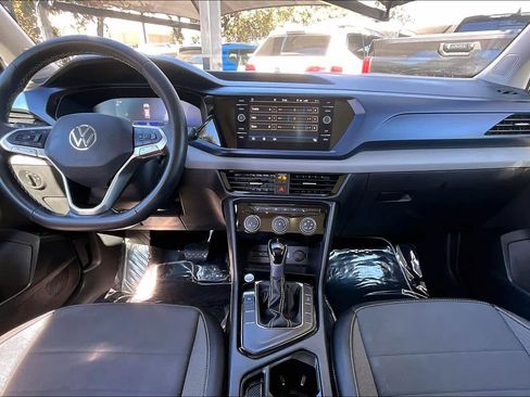 Certified 2023 Volkswagen Taos SE w/ Panoramic Sunroof Package image 16