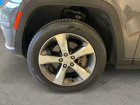 Used 2022 Jeep Grand Cherokee L Limited w/ Luxury Tech Group II image 15