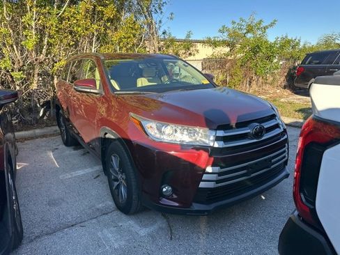 Used 2018 Toyota Highlander SE image 5
