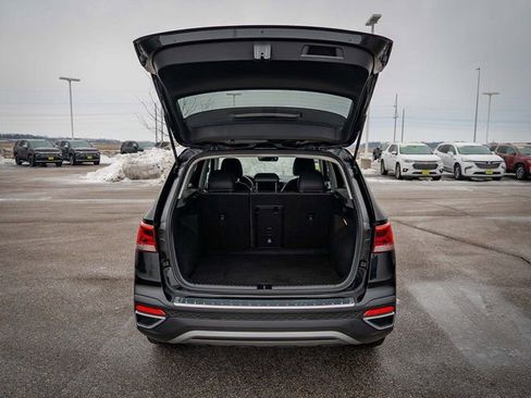 Used 2023 Volkswagen Taos SE image 12