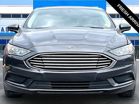 Used 2018 Ford Fusion SE w/ Fusion SE Technology Package FWD image 18
