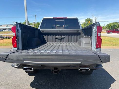 Used 2025 Chevrolet Silverado 1500 LT Trail Boss w/ Convenience Package II AWD/4WD image 33