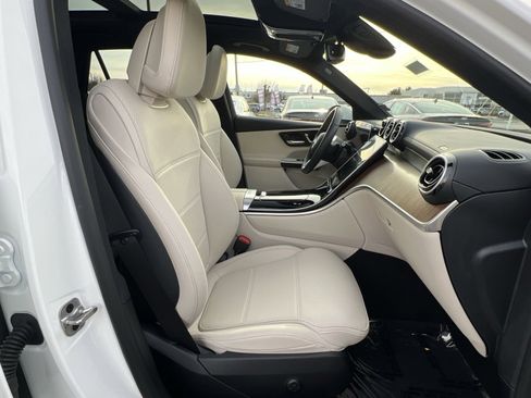 Used 2024 Mercedes-Benz GLC 300 4MATIC image 27
