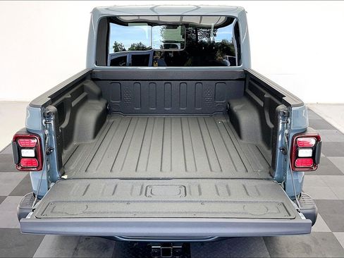 New 2026 Jeep Gladiator Rubicon w/ Steel Power Dome Hood Package AWD/4WD image 11