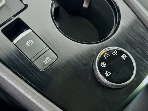 Used 2024 Nissan Rogue SV w/ SV Premium Package image 25