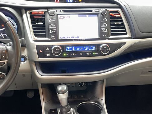 Used 2019 Toyota Highlander Limited Platinum image 31