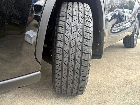 Used 2021 Toyota Highlander XLE image 28