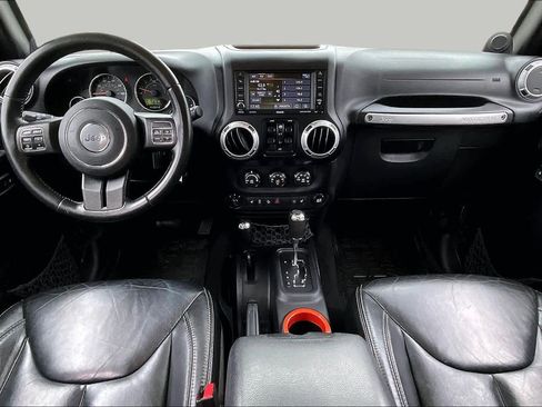 Used 2014 Jeep Wrangler Unlimited Sahara w/ Connectivity Group AWD/4WD image 16