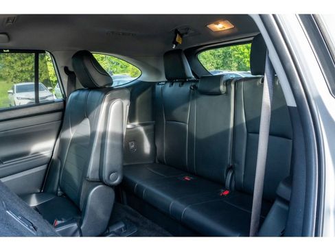 Used 2024 Toyota Highlander XLE image 16